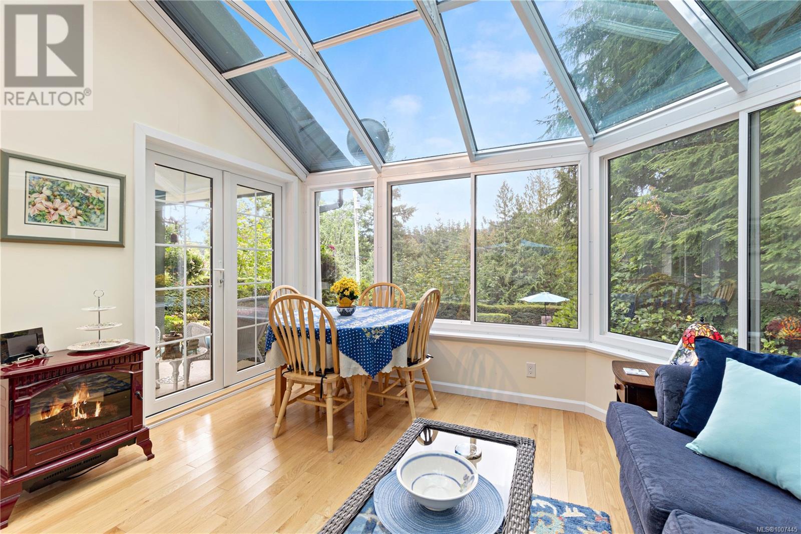 Photo 10 of 1651 Abbey Rd, Qualicum Beach BC