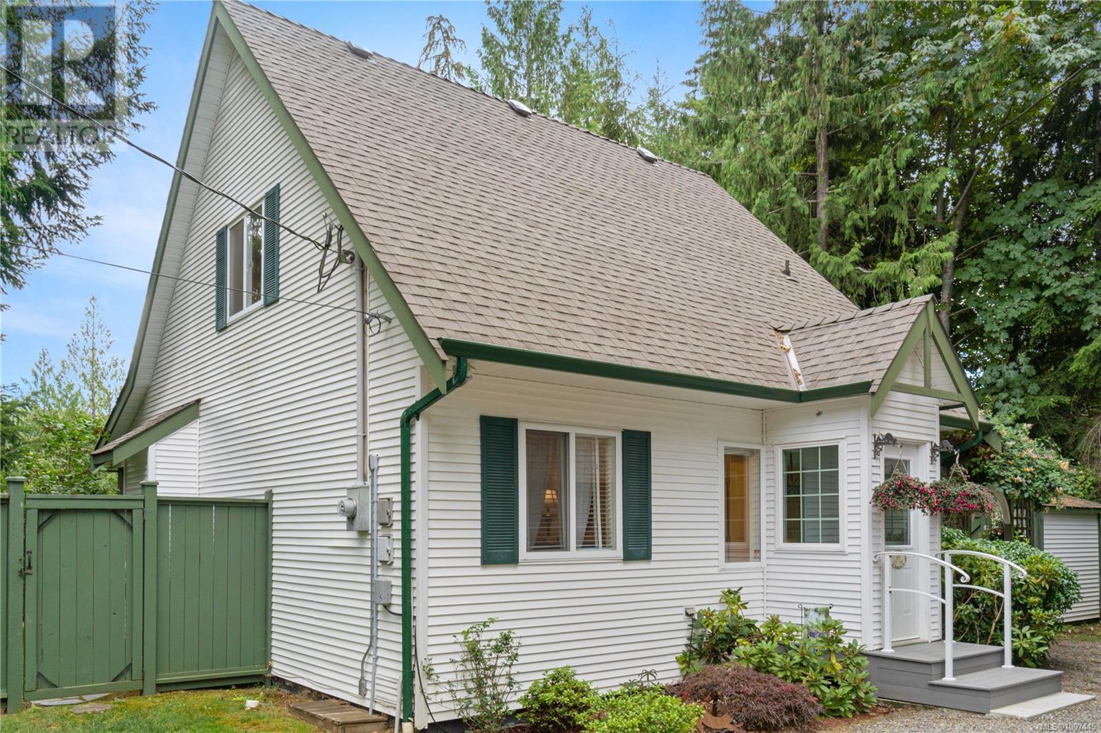 Photo 8 of 1651 Abbey Rd, Qualicum Beach BC