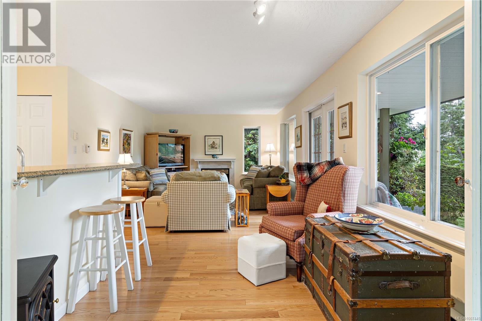 Photo 2 of 1651 Abbey Rd, Qualicum Beach BC