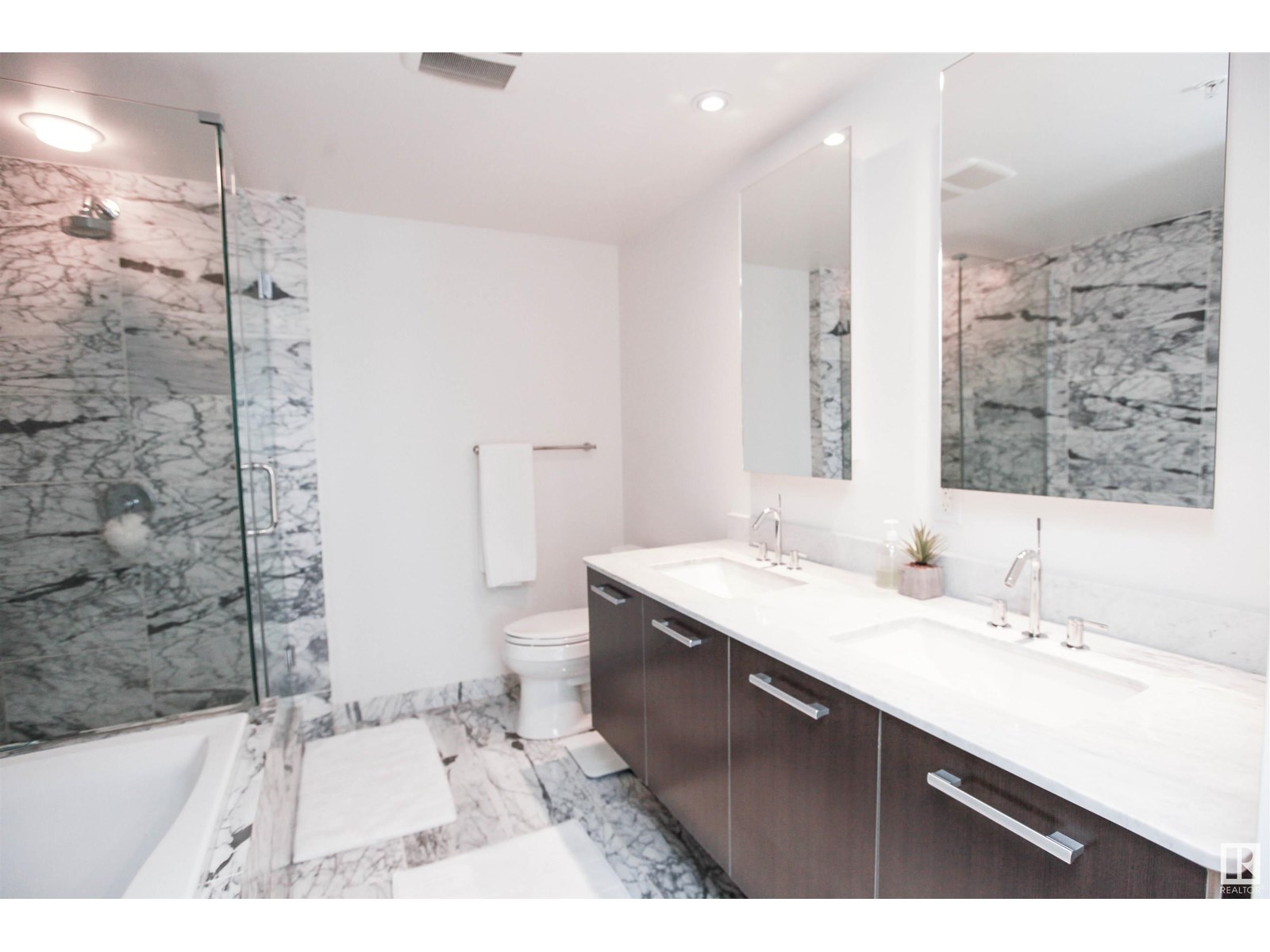 Photo 5 of 410 2504 109 St Nw, Edmonton AB