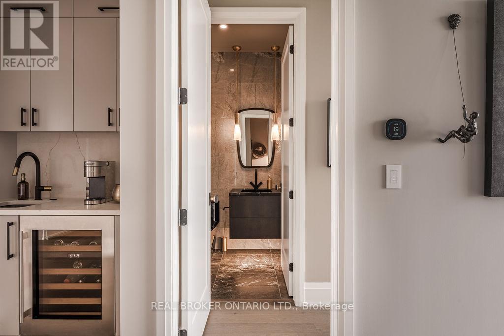 Photo 4 of 4401 805 Carling Avenue, Ottawa ON