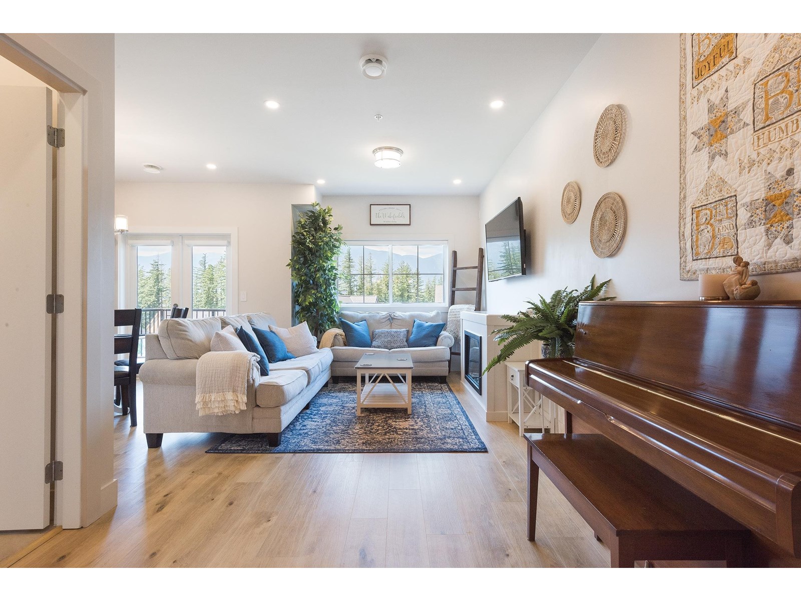 3 1928 WOODSIDE BOULEVARD, Mt Woodside, Agassiz