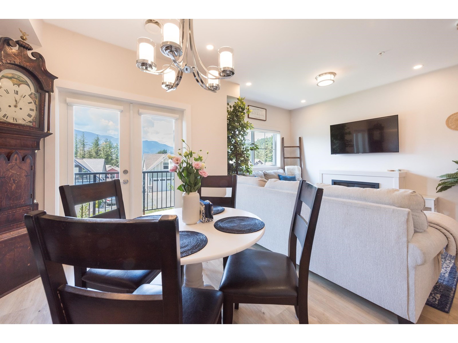 3 1928 WOODSIDE BOULEVARD, Mt Woodside, Agassiz