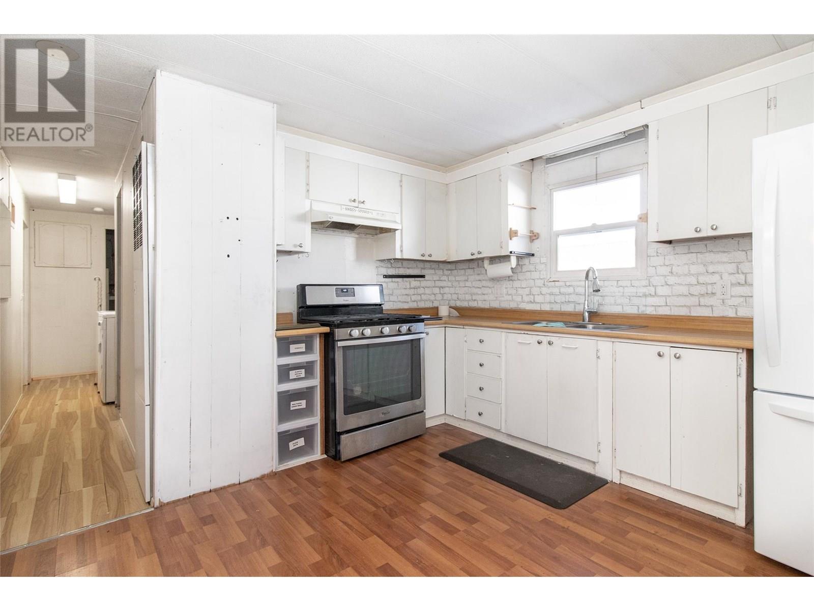 39 3745 Lakeshore Road, Kelowna