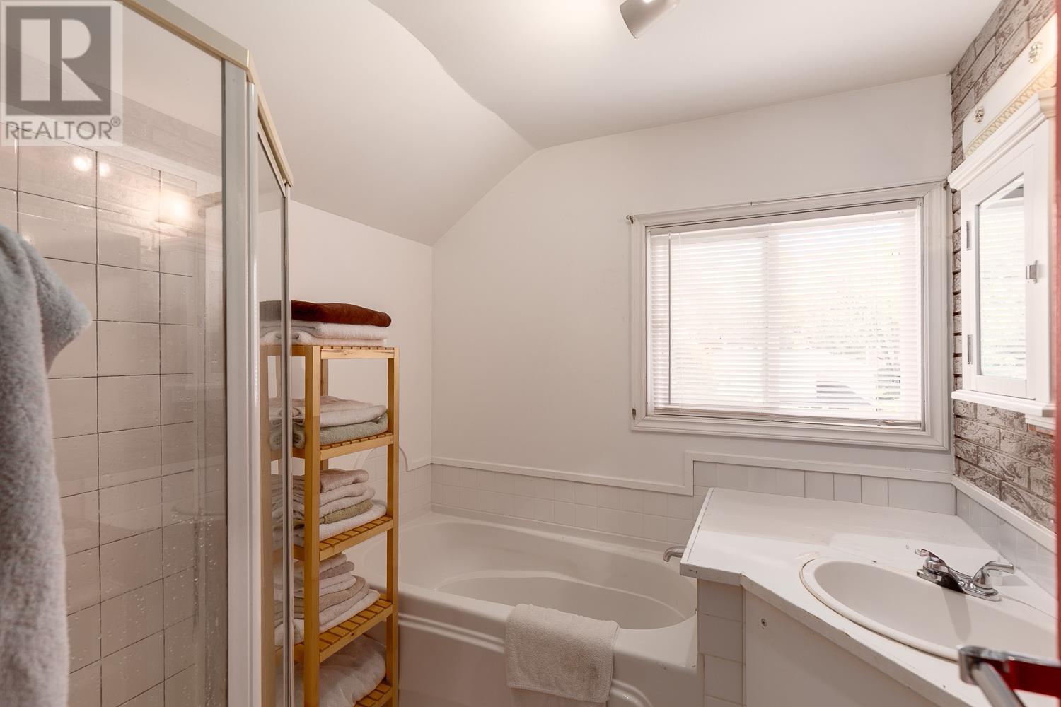 Photo 9 of 2402 W 34th Avenue, Vancouver BC