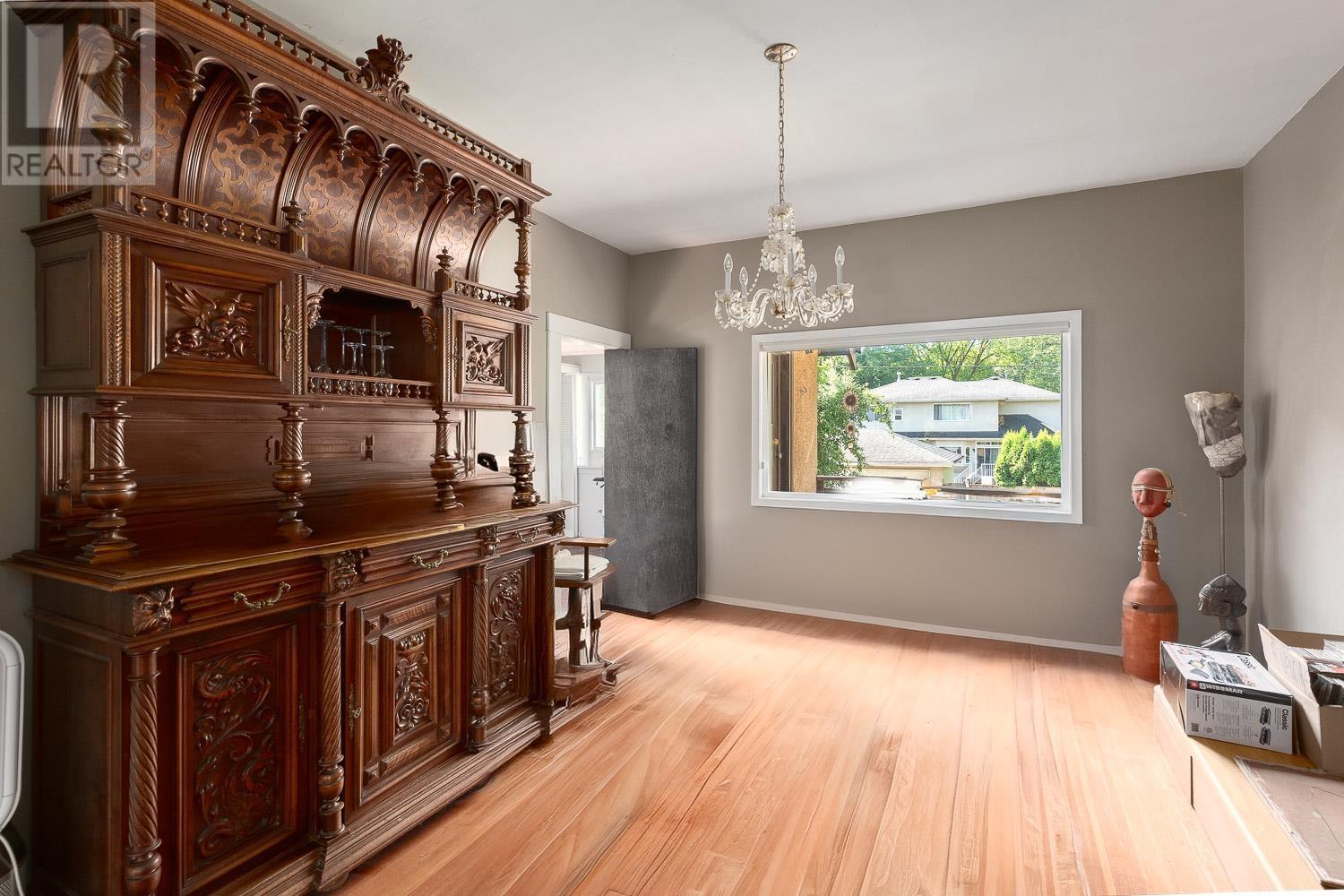 Photo 13 of 2402 W 34th Avenue, Vancouver BC