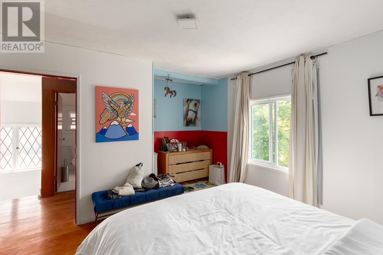 Photo 2 of 2402 W 34th Avenue, Vancouver BC