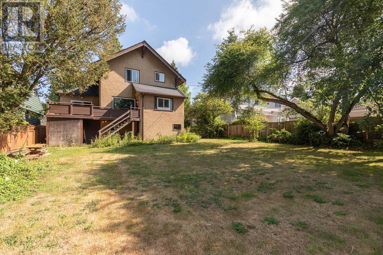 Photo 3 of 2402 W 34th Avenue, Vancouver BC
