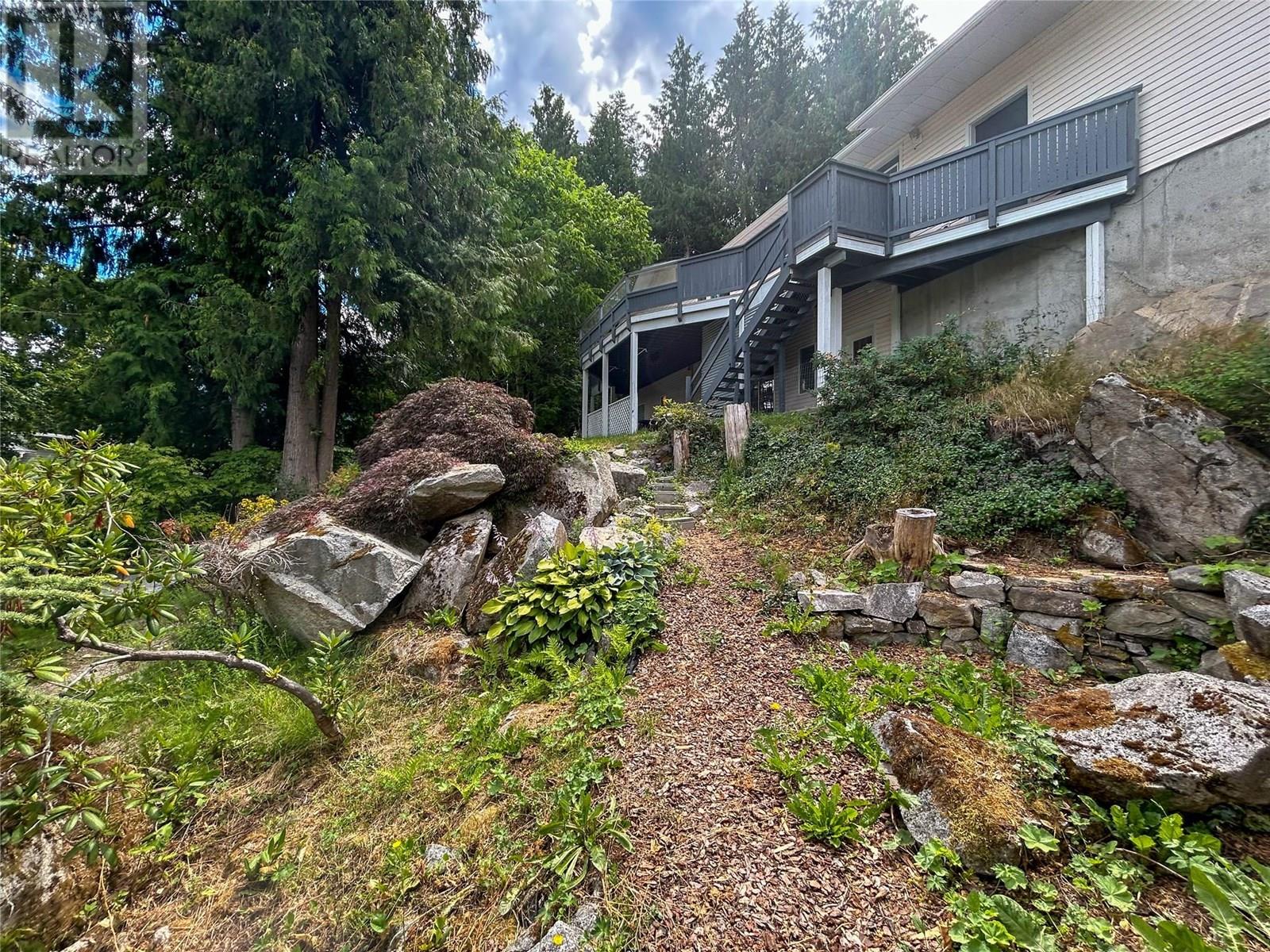 Photo 1 of 822 Richards West Street, Nelson BC