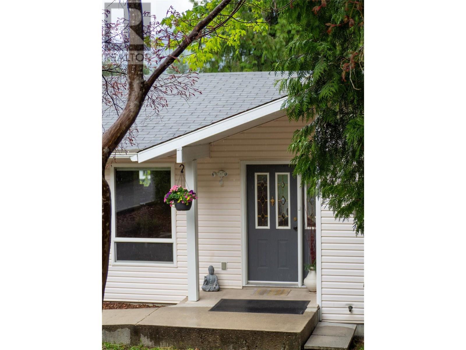 Photo 10 of 822 Richards West Street, Nelson BC