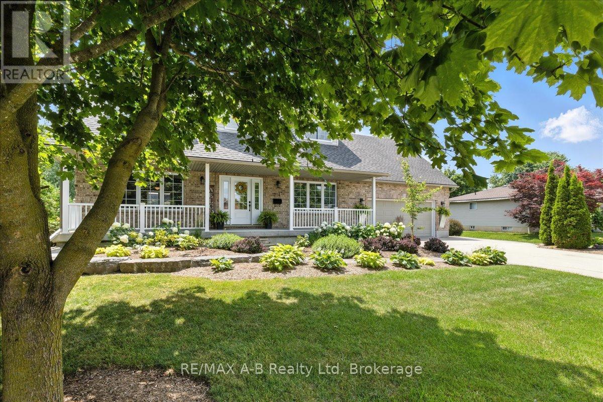 Photo 3 of 214 Jordan Crescent, West Perth ON