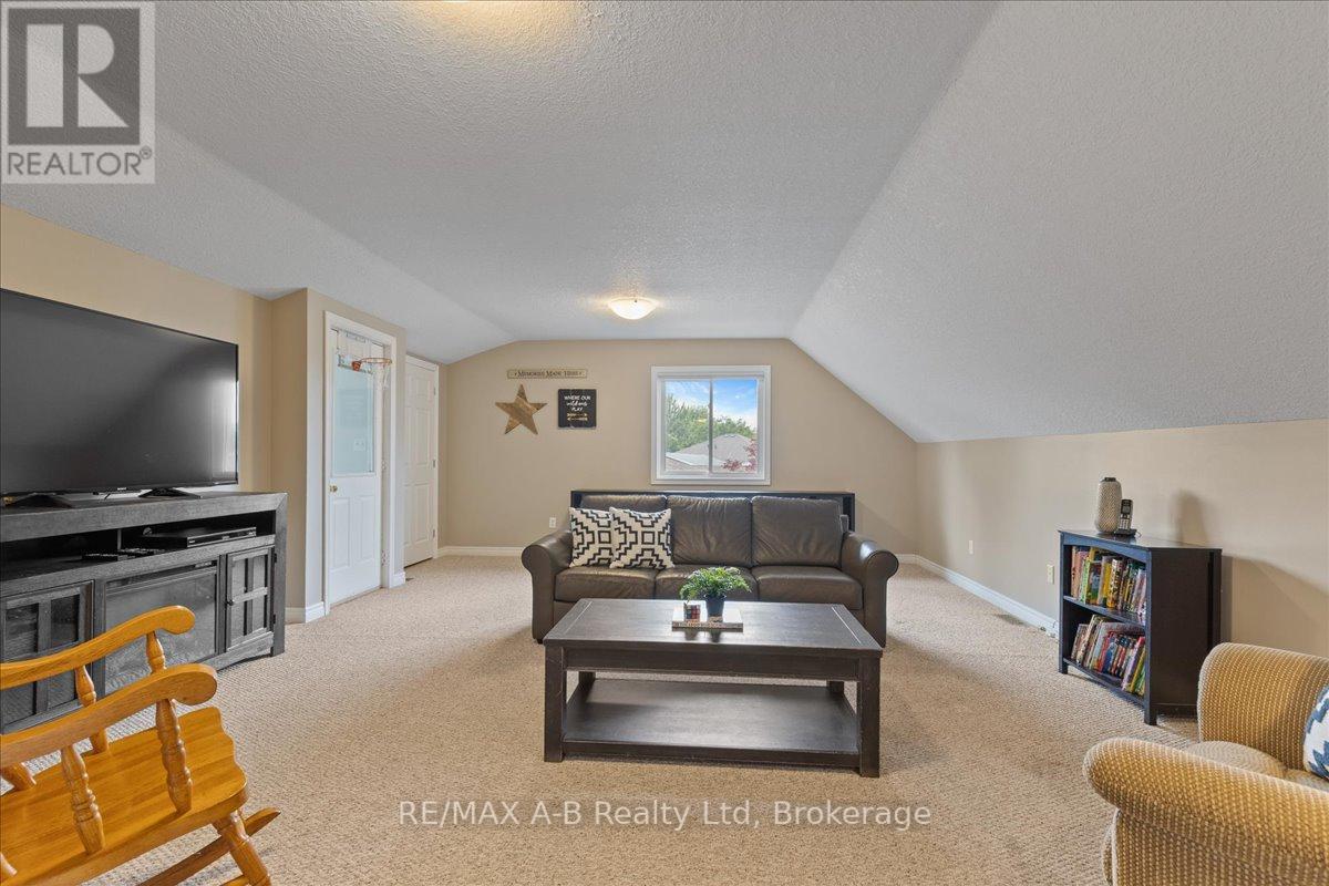 Photo 33 of 214 Jordan Crescent, West Perth ON