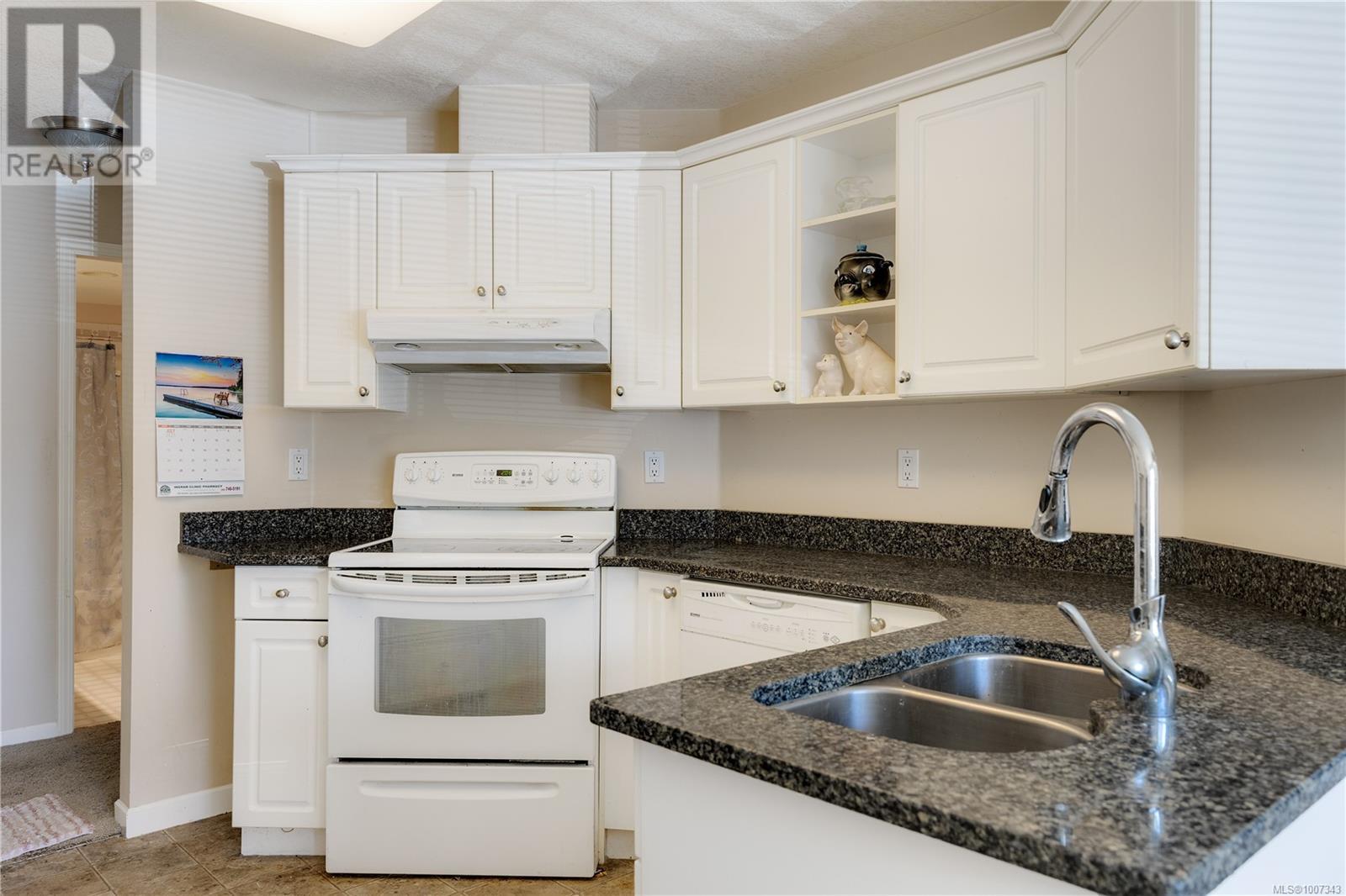 Photo 10 of 207 245 First St, Duncan BC