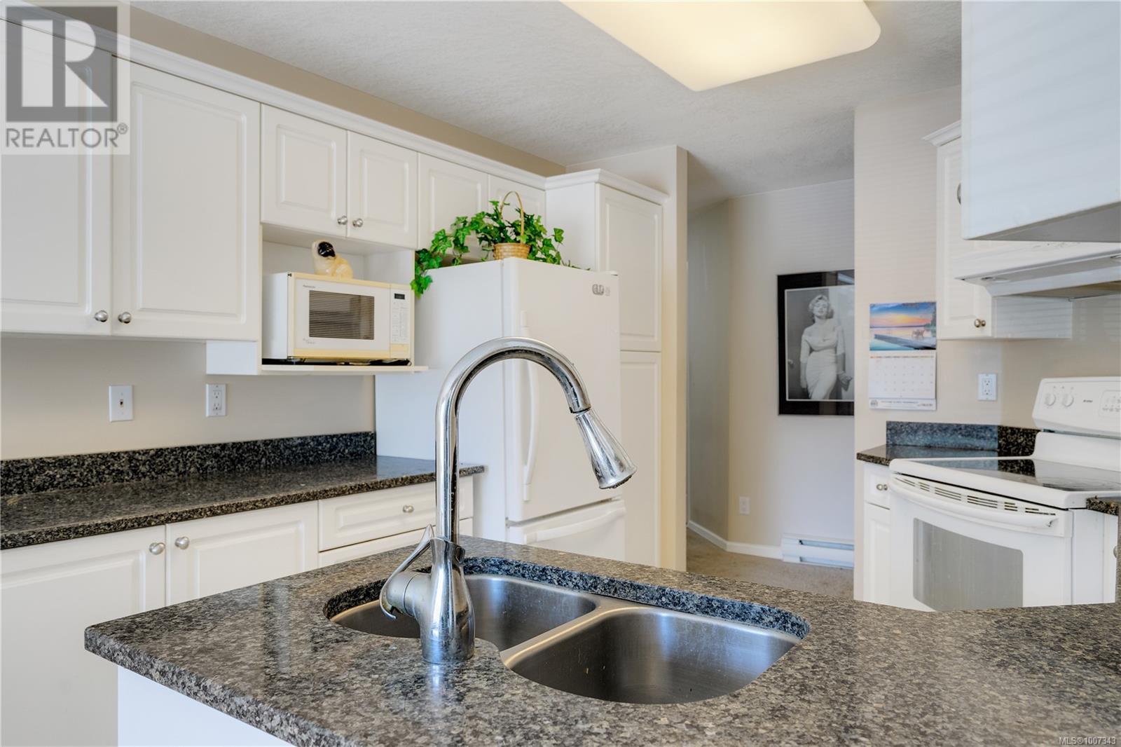 Photo 5 of 207 245 First St, Duncan BC