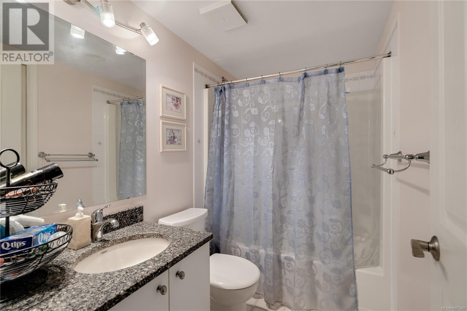 Photo 3 of 207 245 First St, Duncan BC