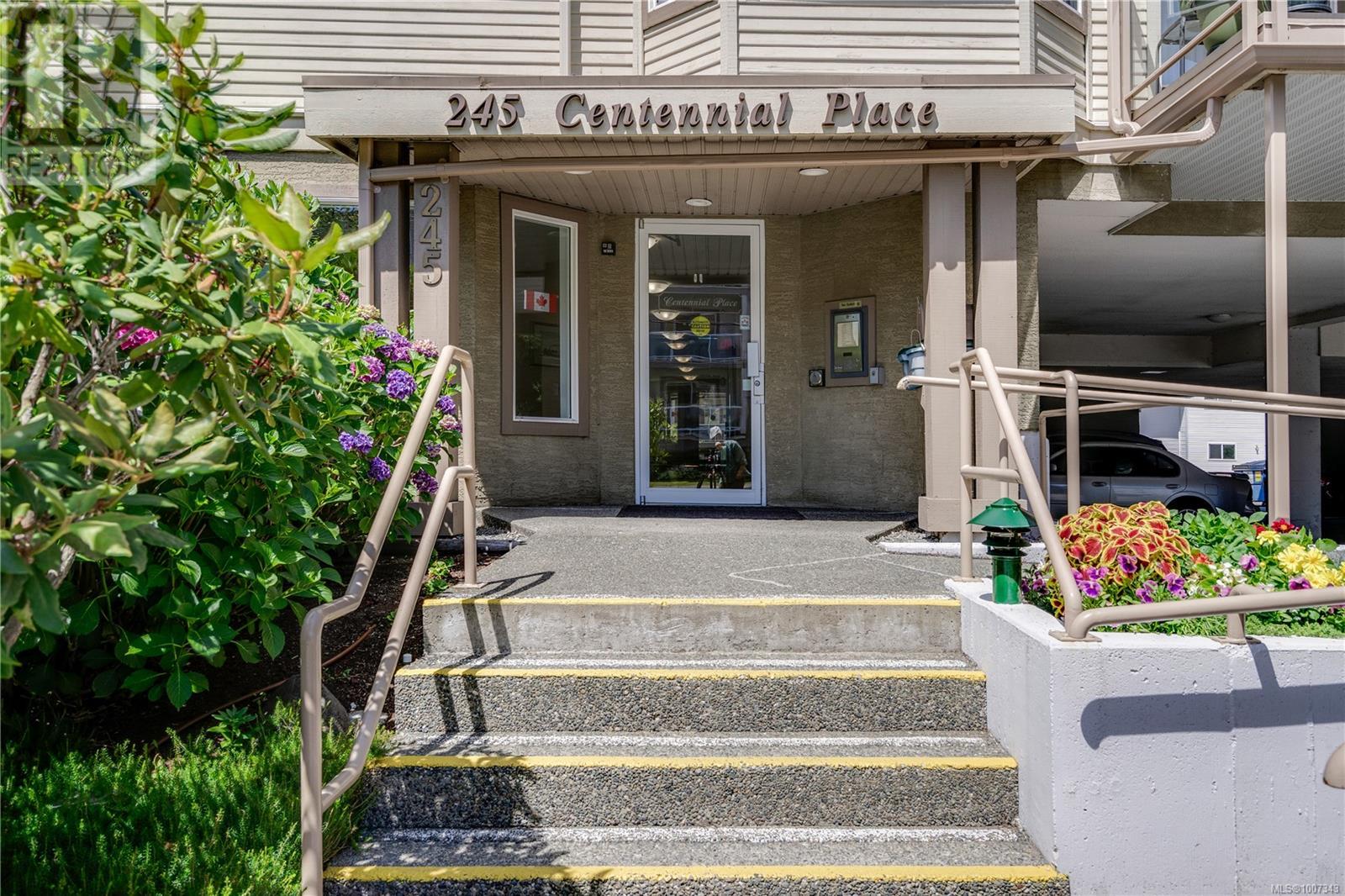 Photo 2 of 207 245 First St, Duncan BC