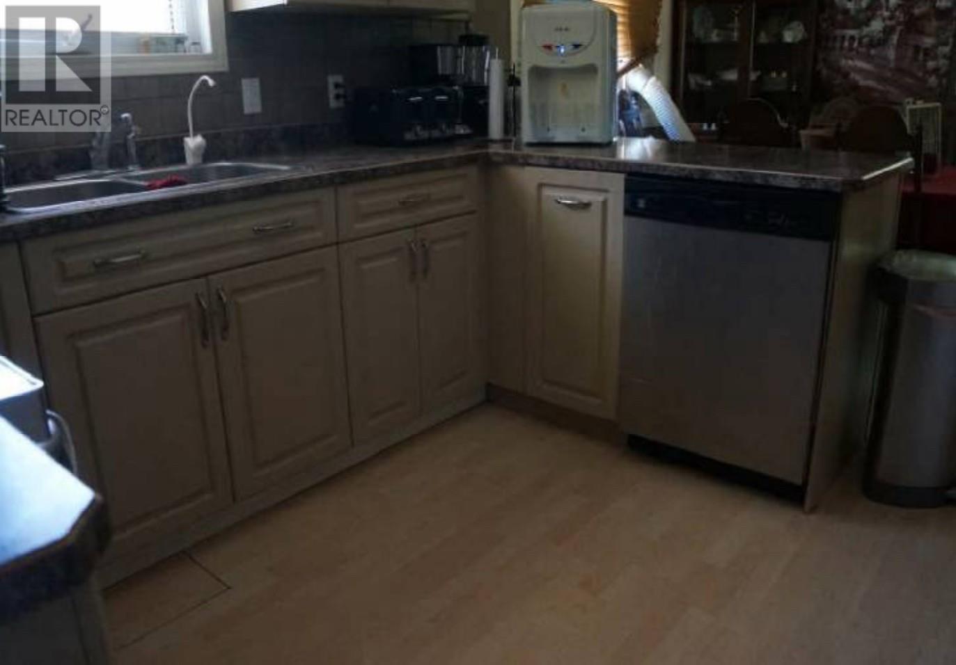 Photo 9 of 431 50 Street Nw, Salmon Arm BC