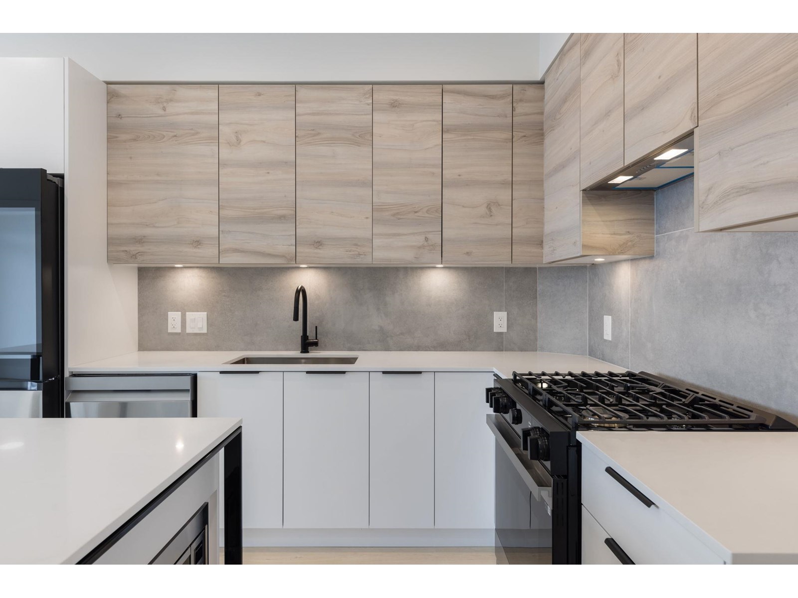 Photo 1 of 204 30490 Cardinal Avenue, Abbotsford BC