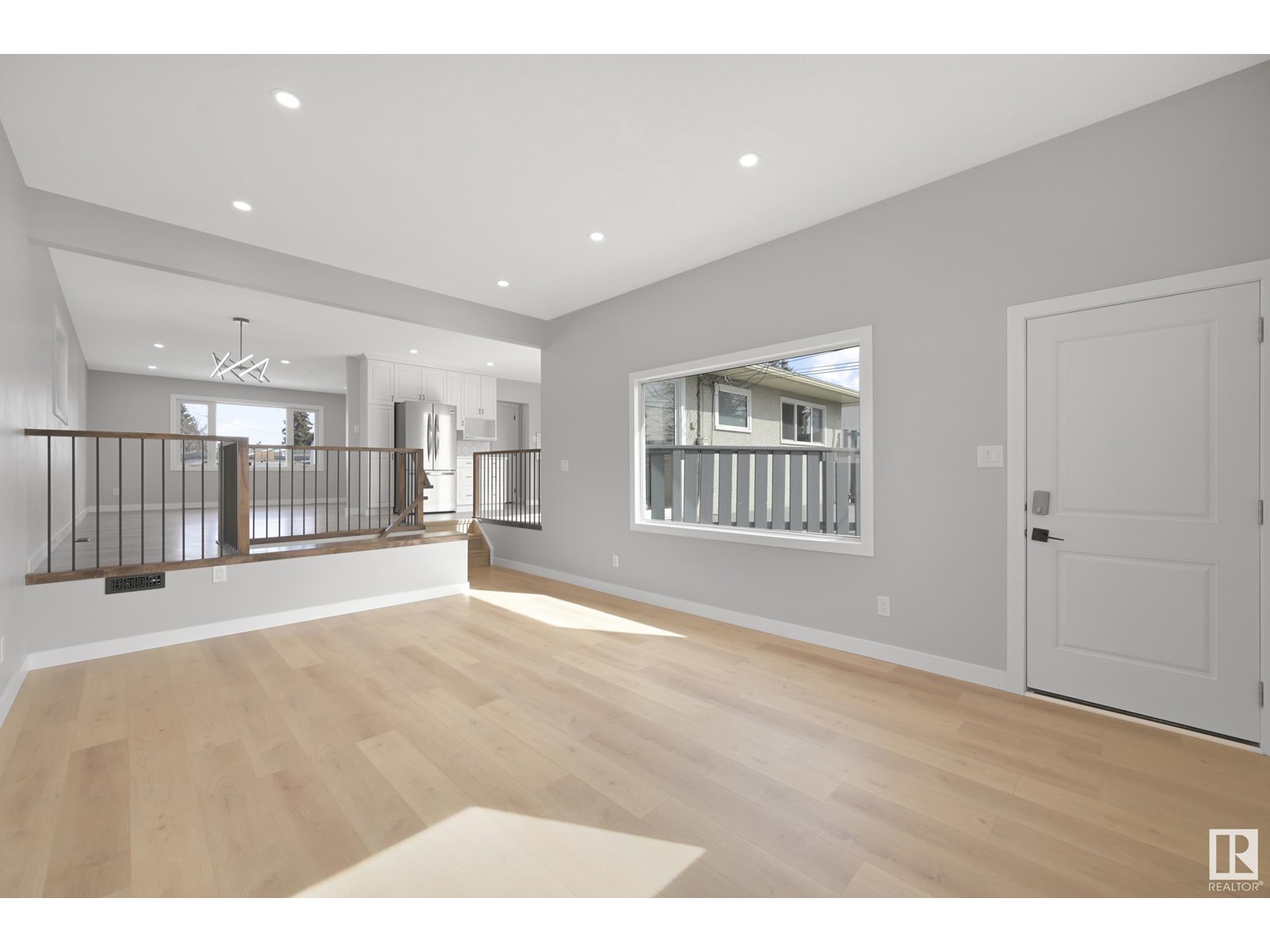 Photo 12 of 15705 86 Av Nw Nw, Edmonton AB