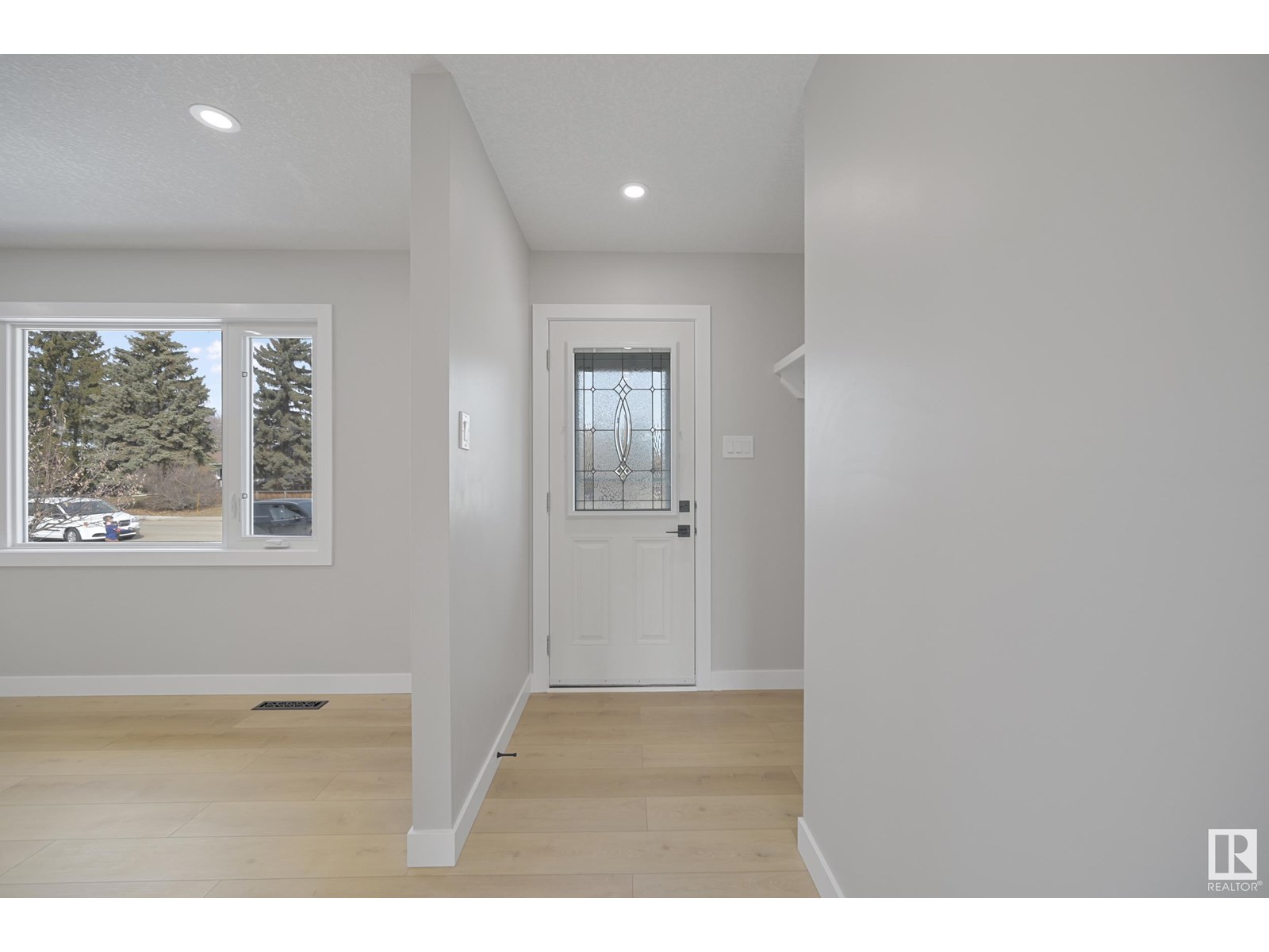 Photo 2 of 15705 86 Av Nw Nw, Edmonton AB