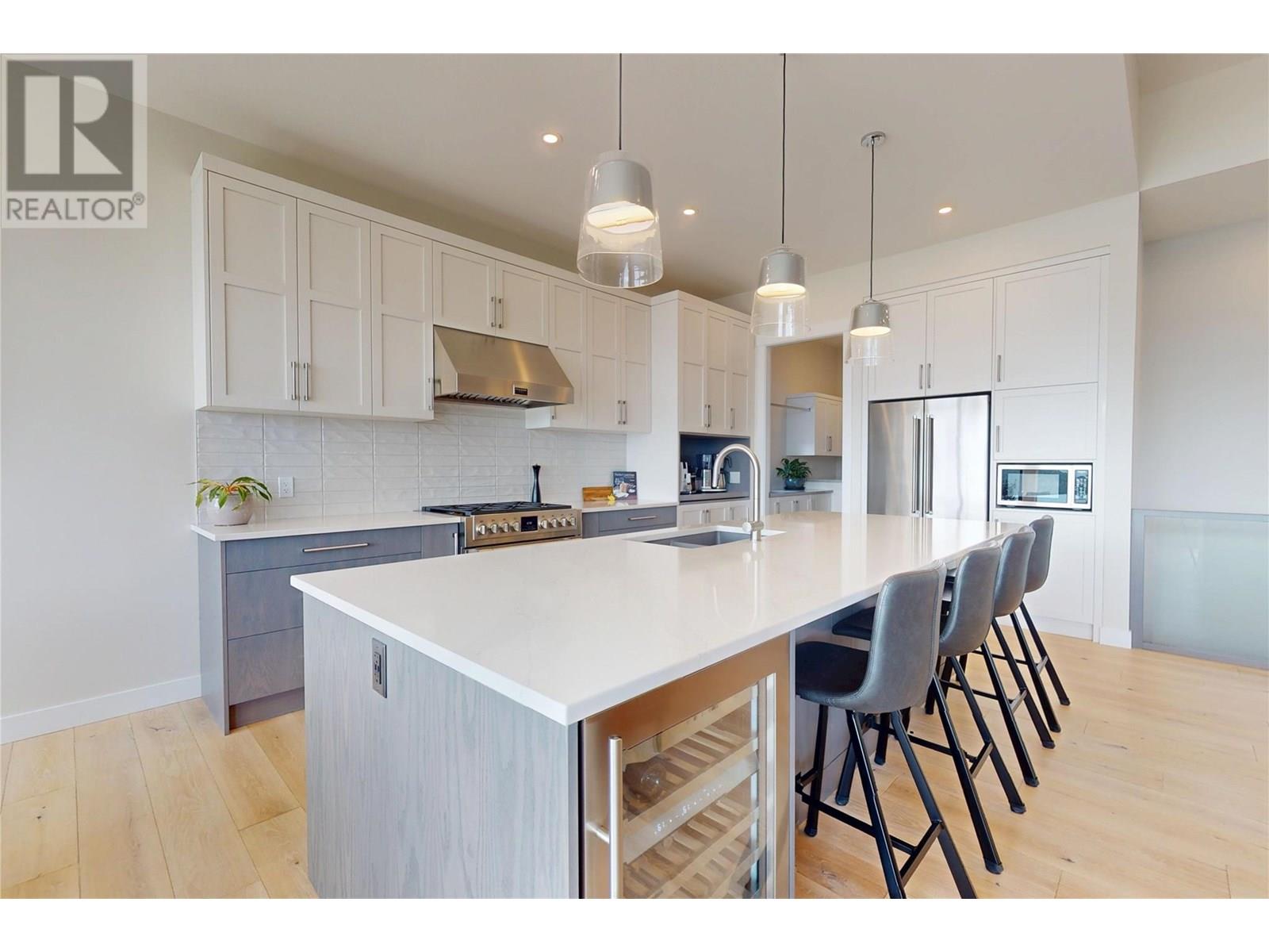 2502 Hedgestone Drive, West Kelowna
