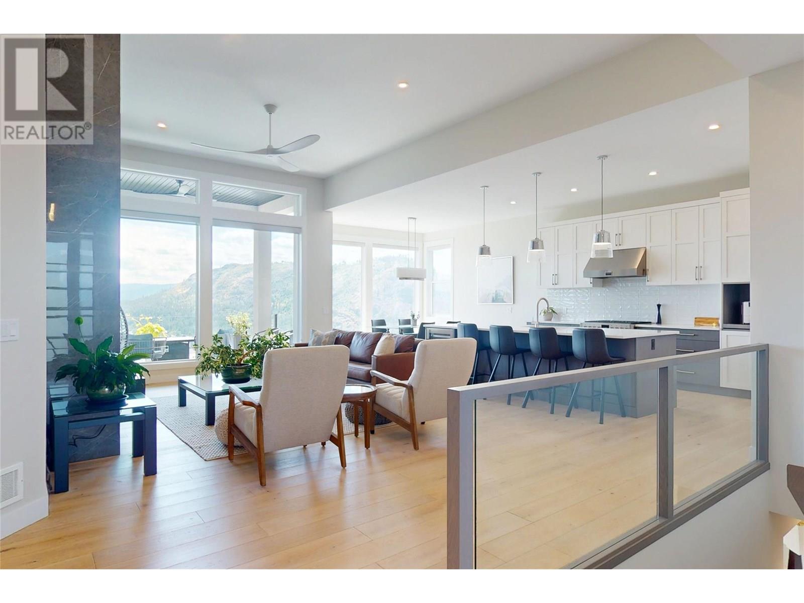 2502 Hedgestone Drive, West Kelowna