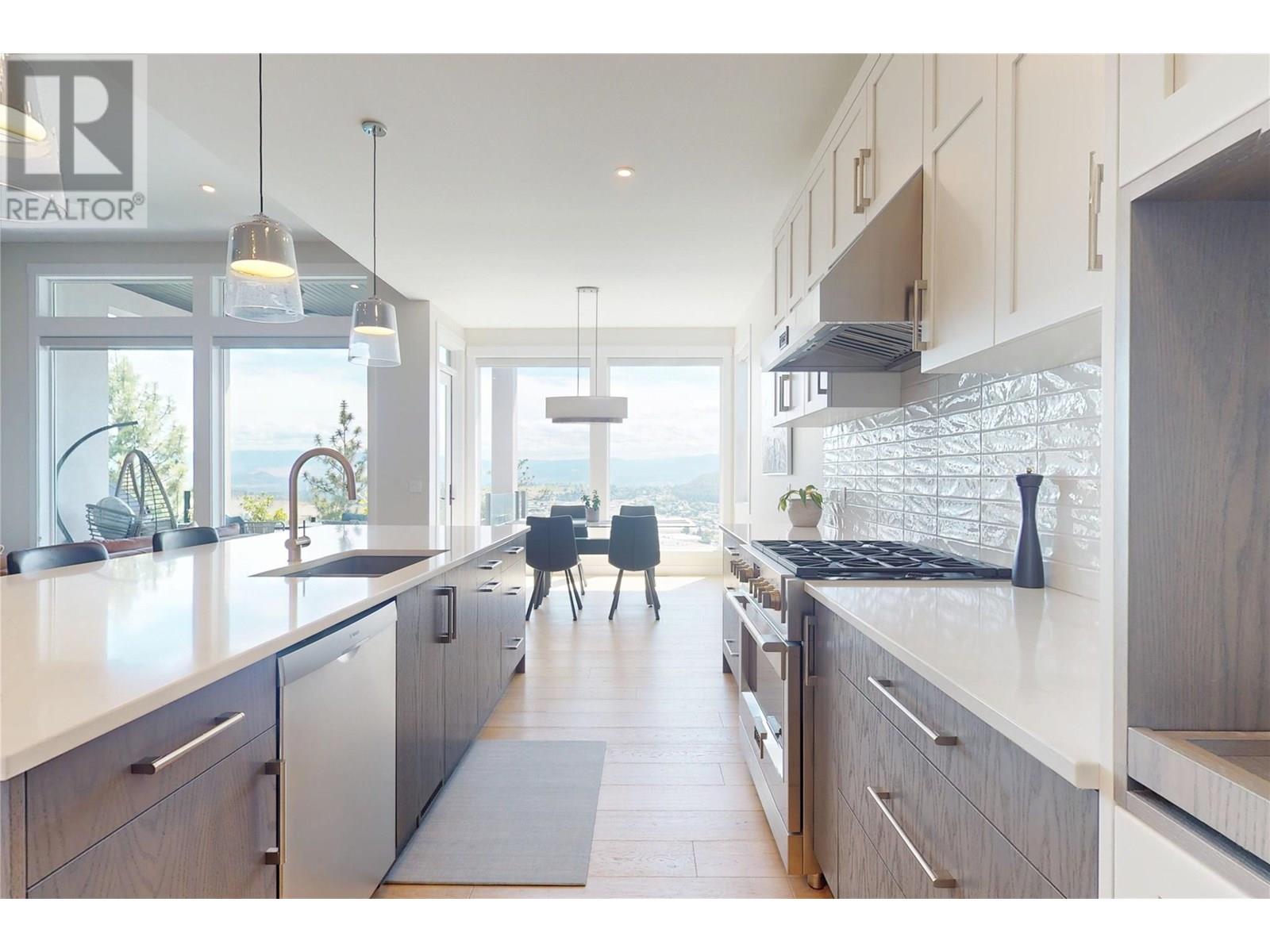 2502 Hedgestone Drive, West Kelowna