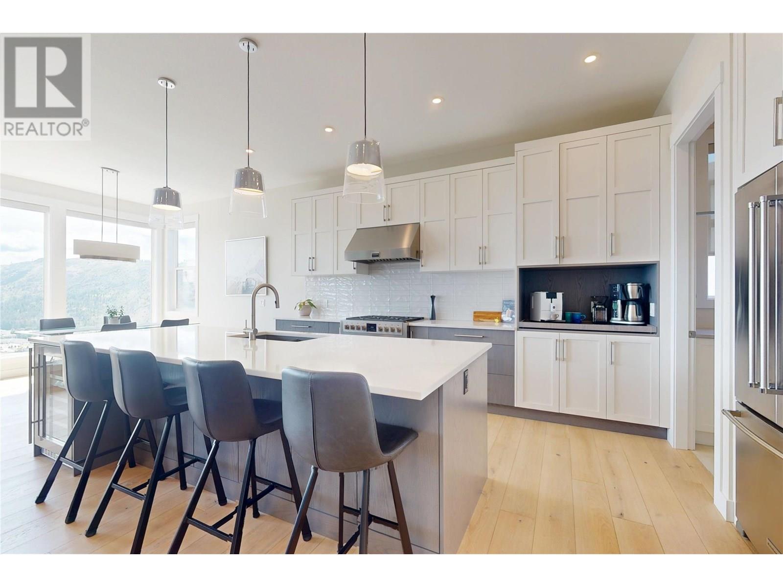 2502 Hedgestone Drive, West Kelowna