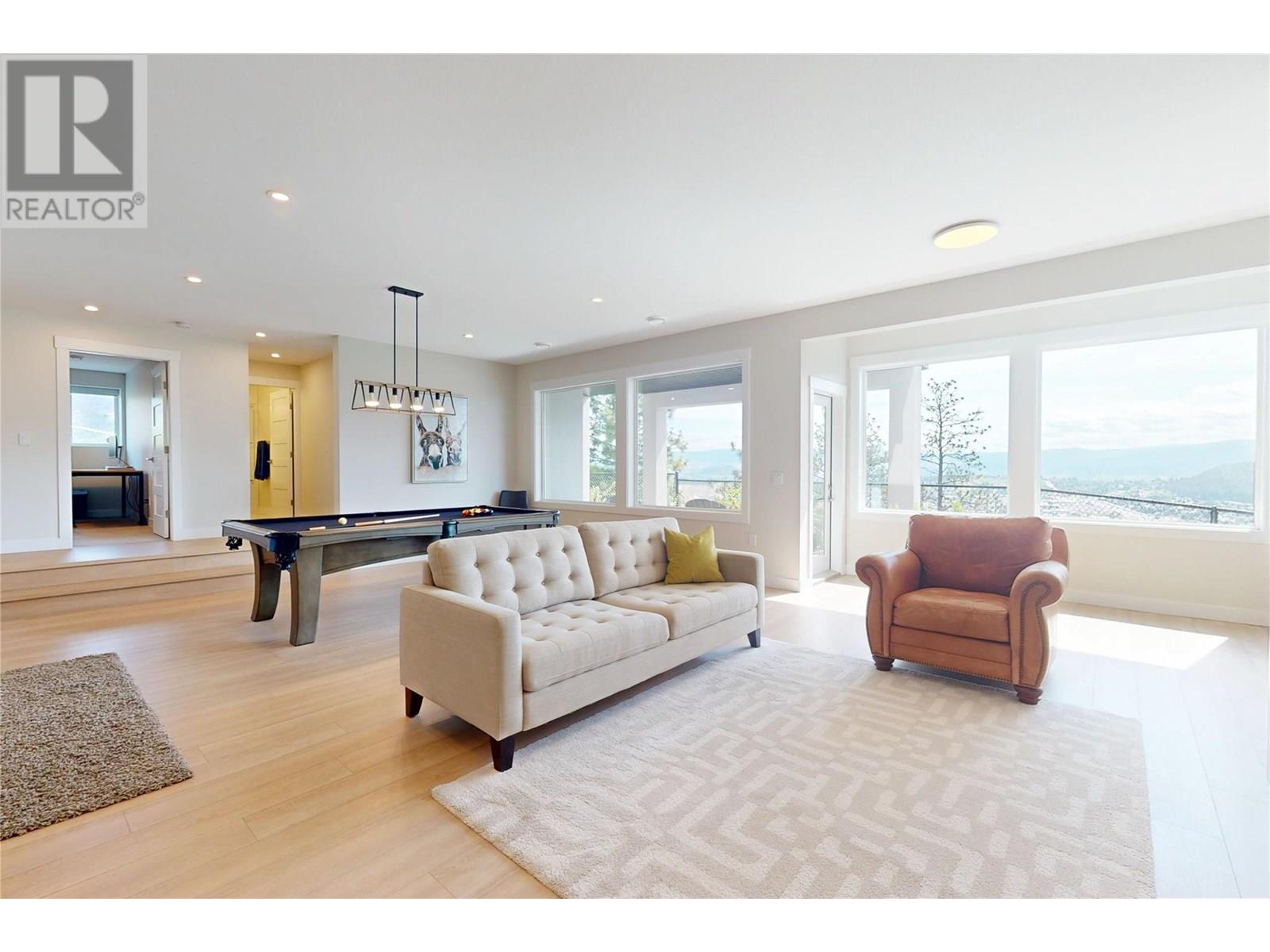 2502 Hedgestone Drive, West Kelowna