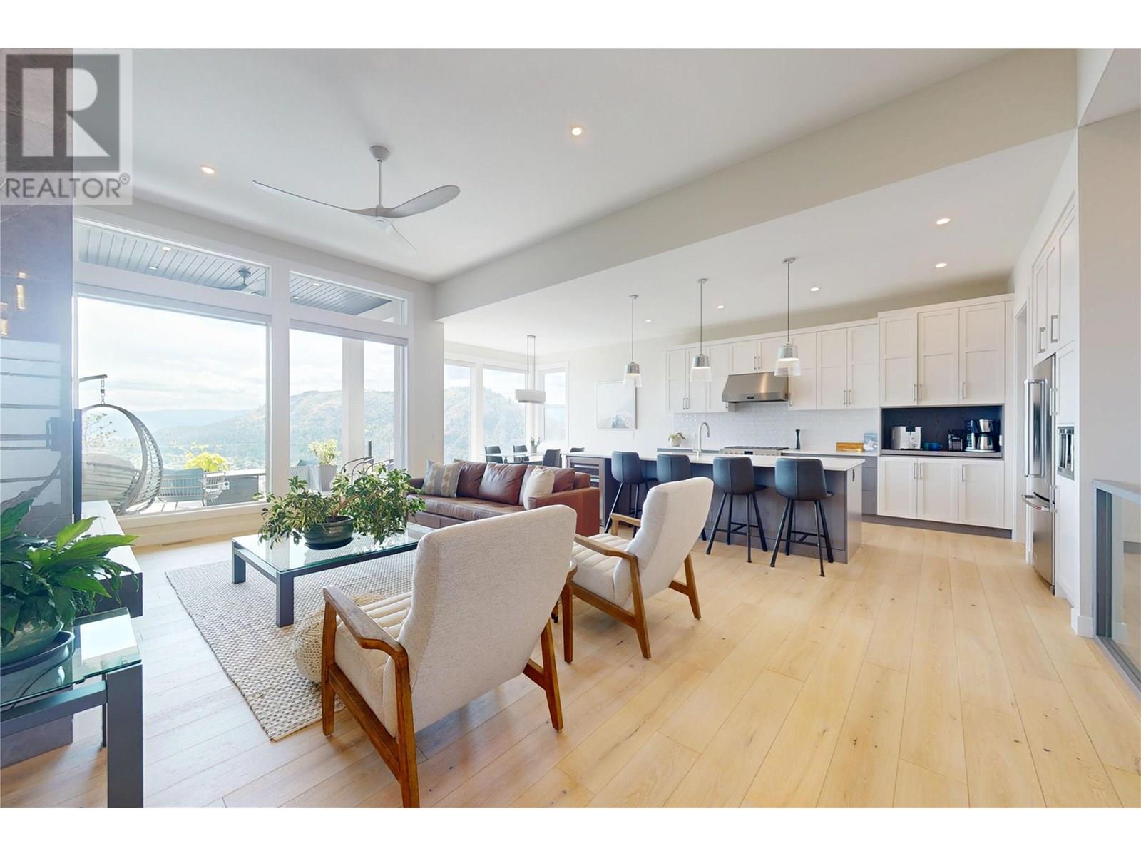 2502 Hedgestone Drive, West Kelowna