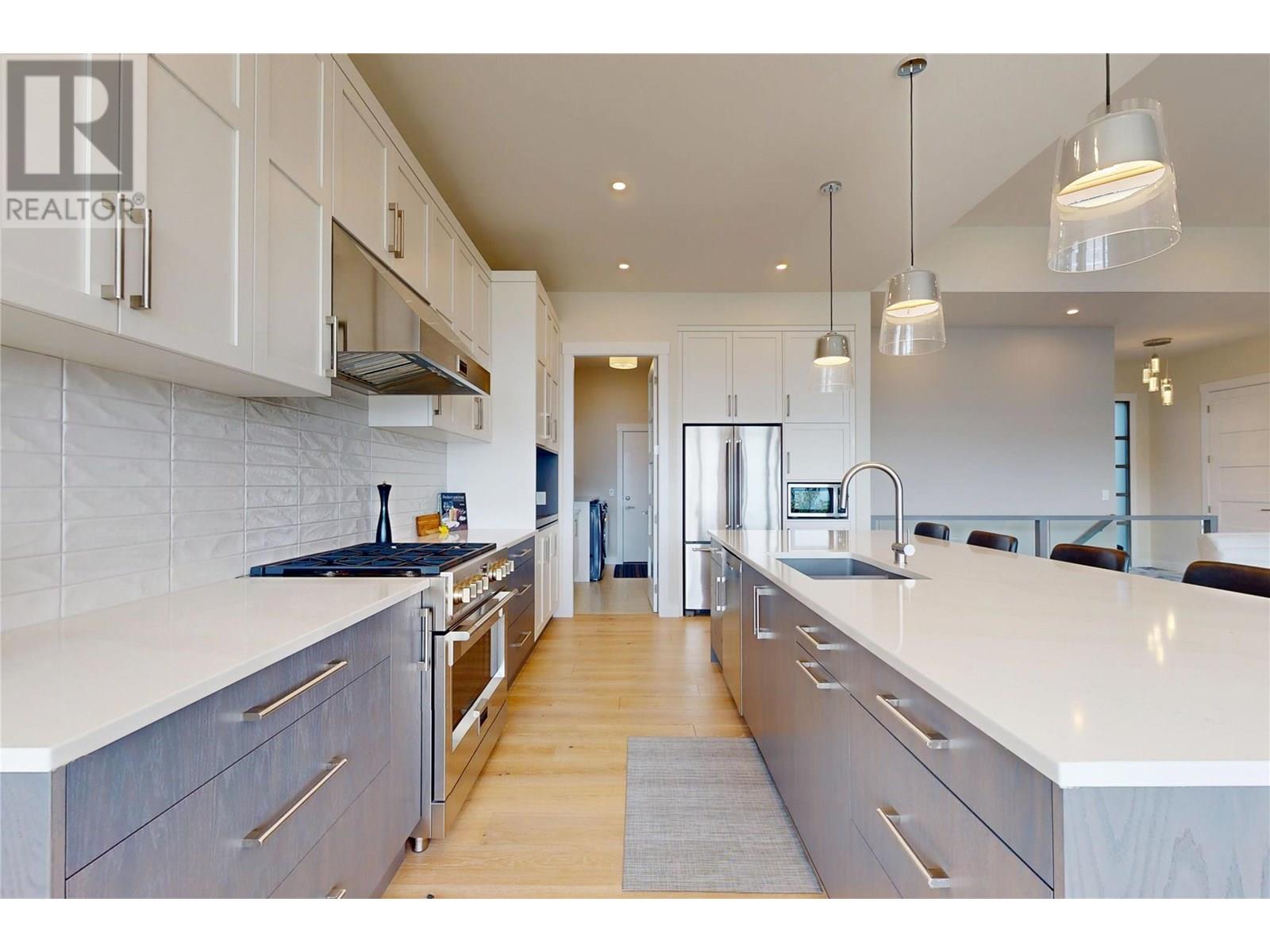 2502 Hedgestone Drive, West Kelowna