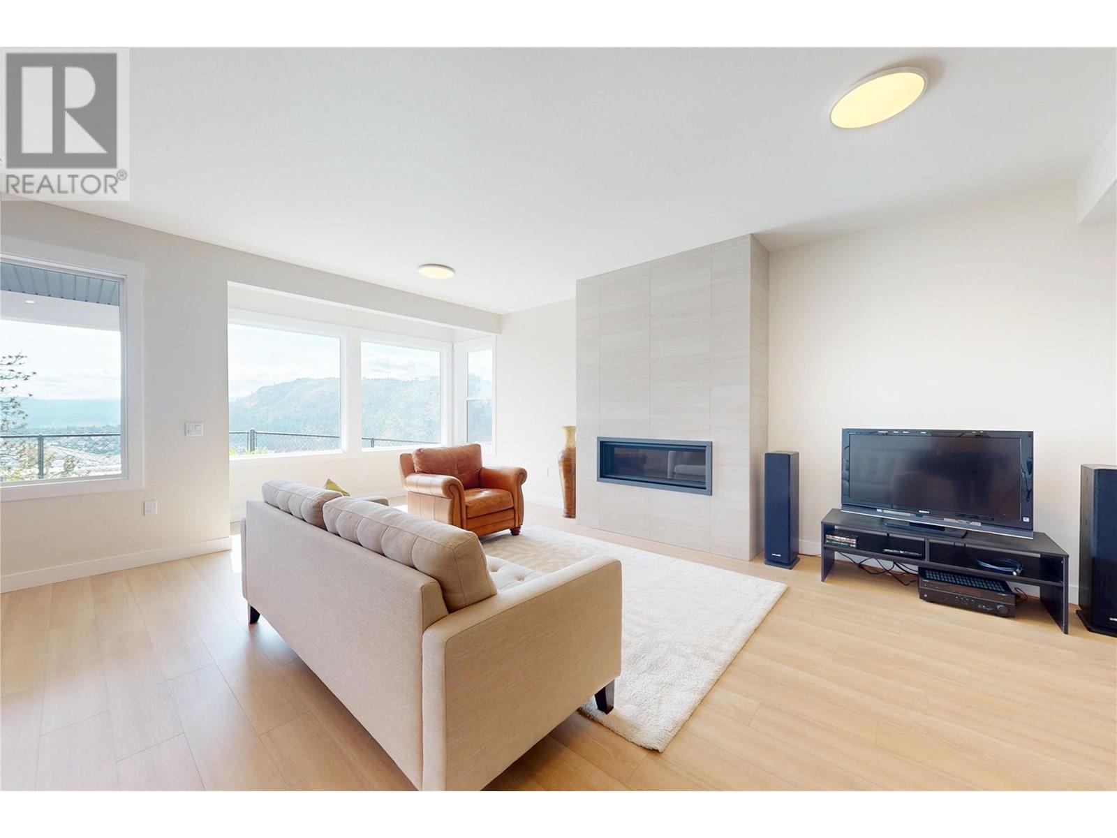 2502 Hedgestone Drive, West Kelowna