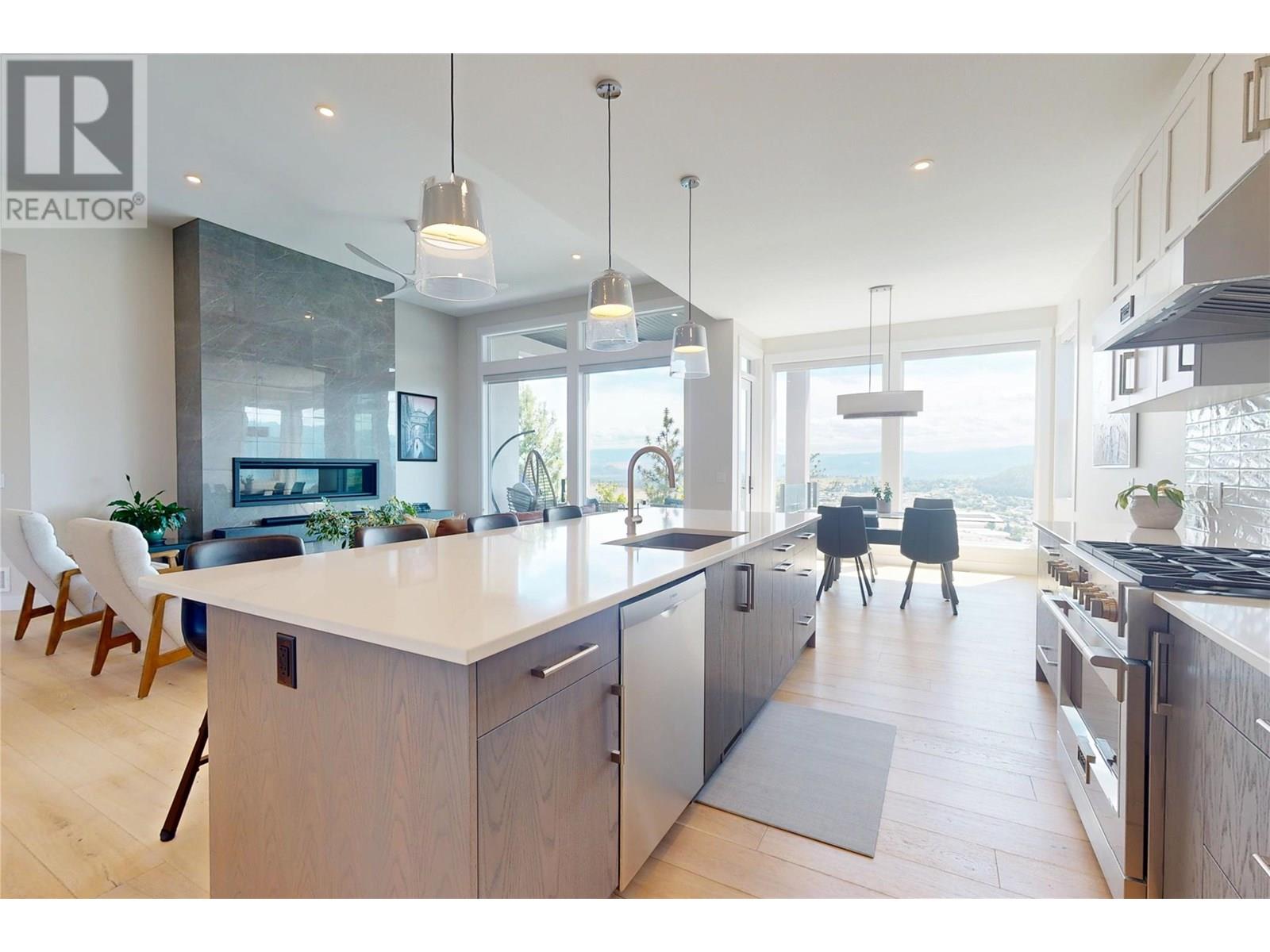 2502 Hedgestone Drive, West Kelowna
