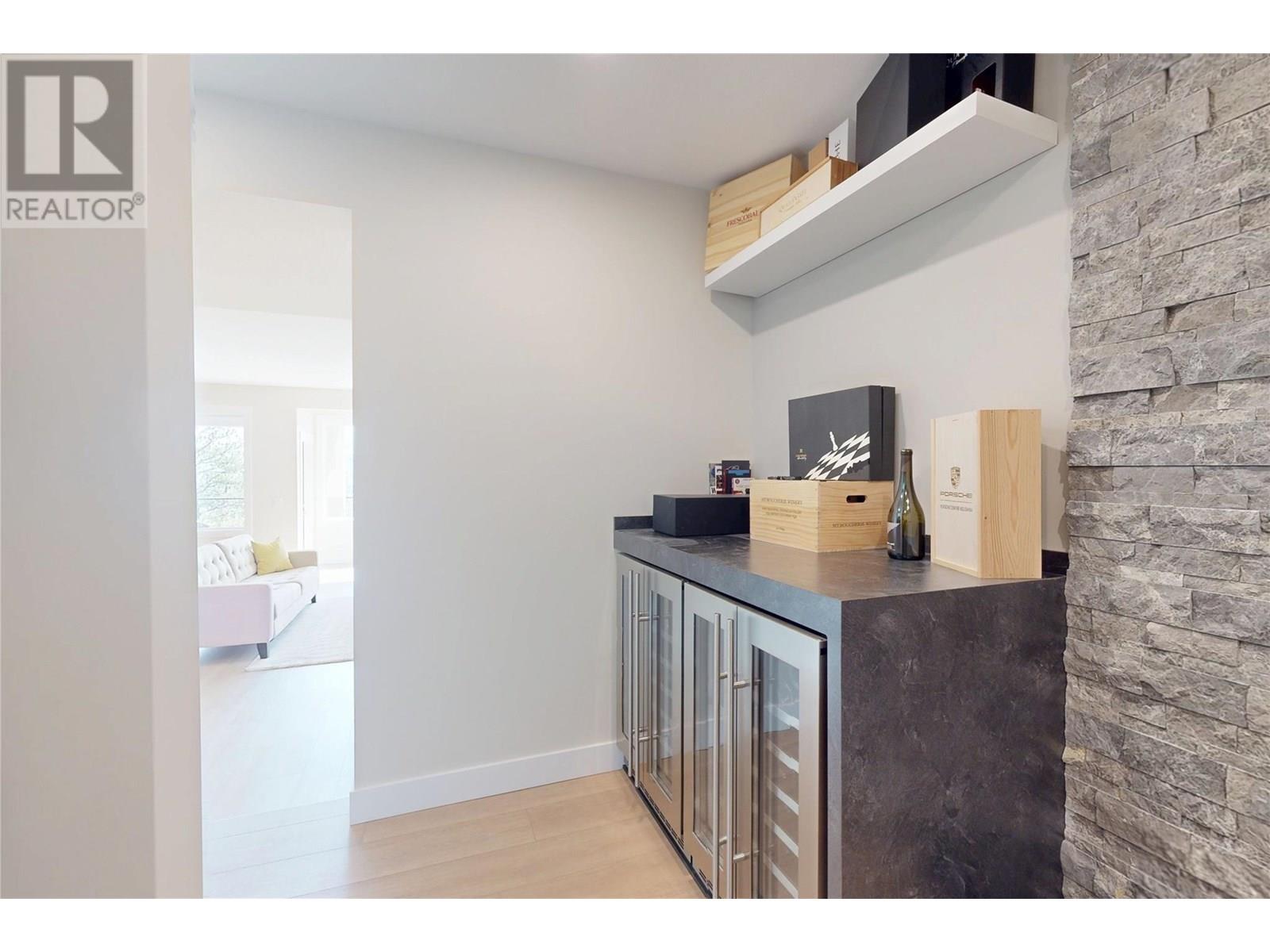 2502 Hedgestone Drive, West Kelowna