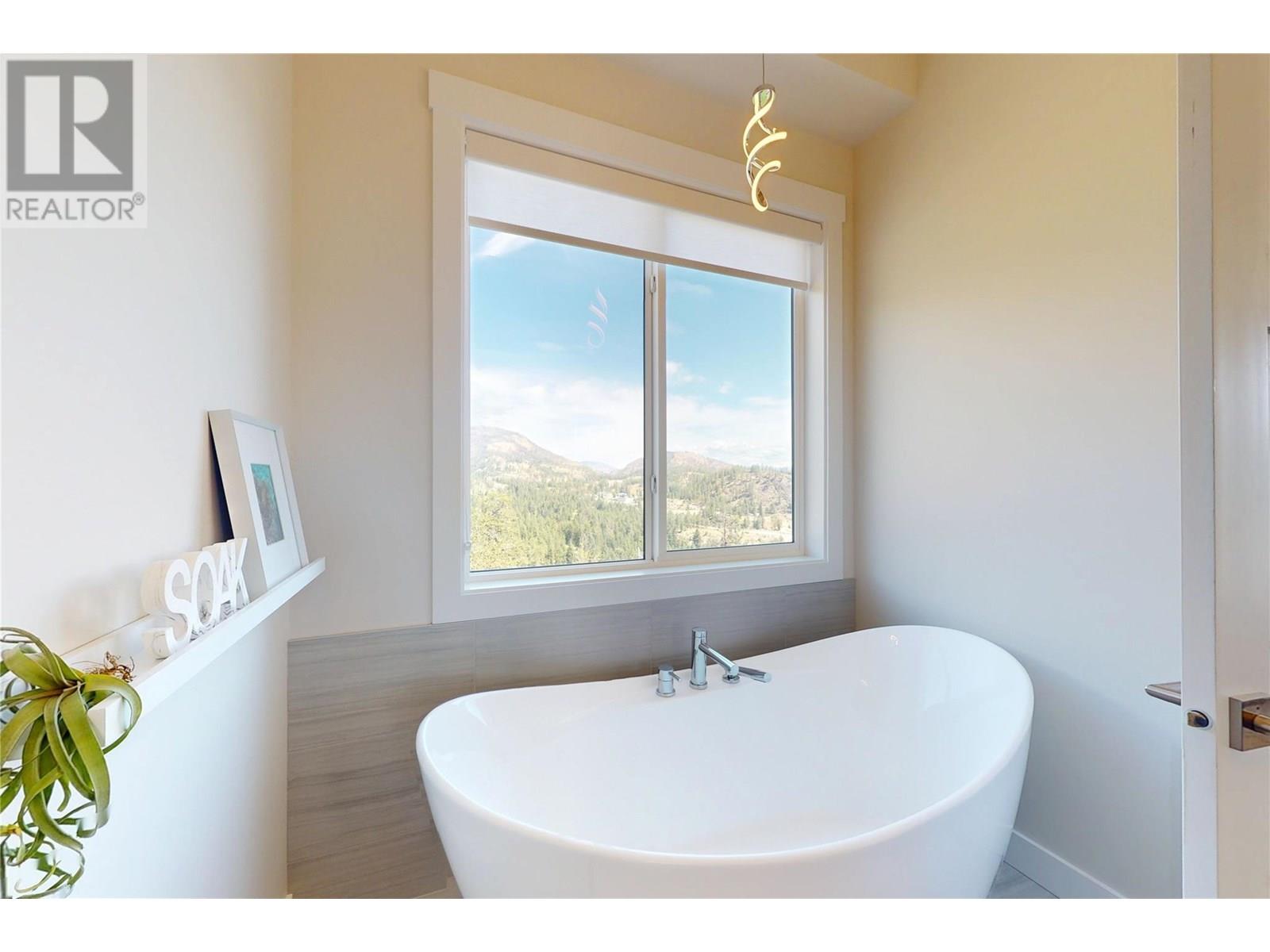 2502 Hedgestone Drive, West Kelowna