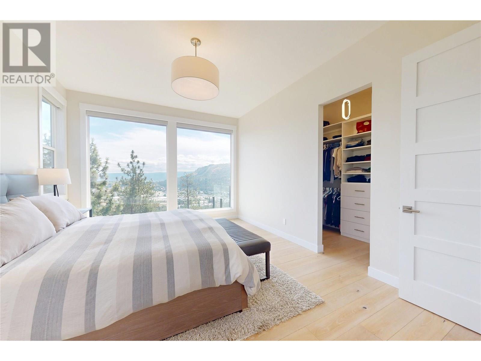 2502 Hedgestone Drive, West Kelowna