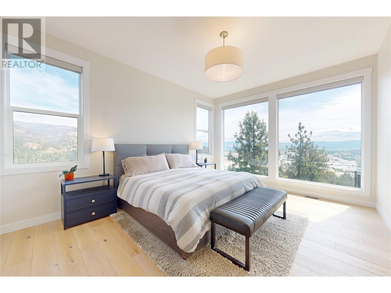 2502 Hedgestone Drive, West Kelowna