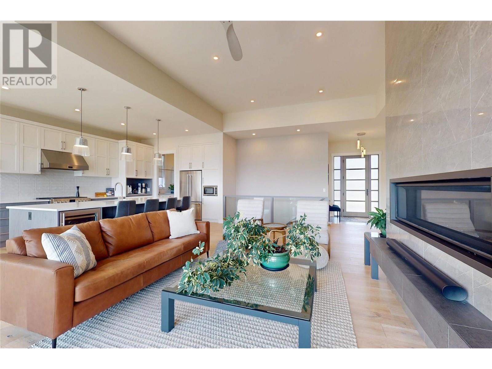 2502 Hedgestone Drive, West Kelowna