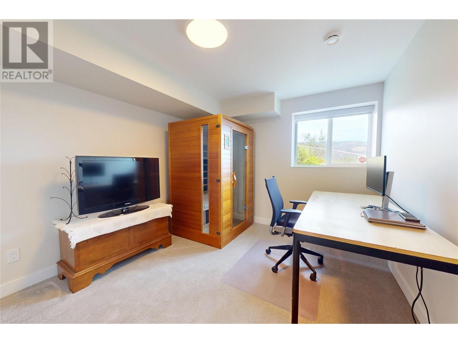 2502 Hedgestone Drive, West Kelowna