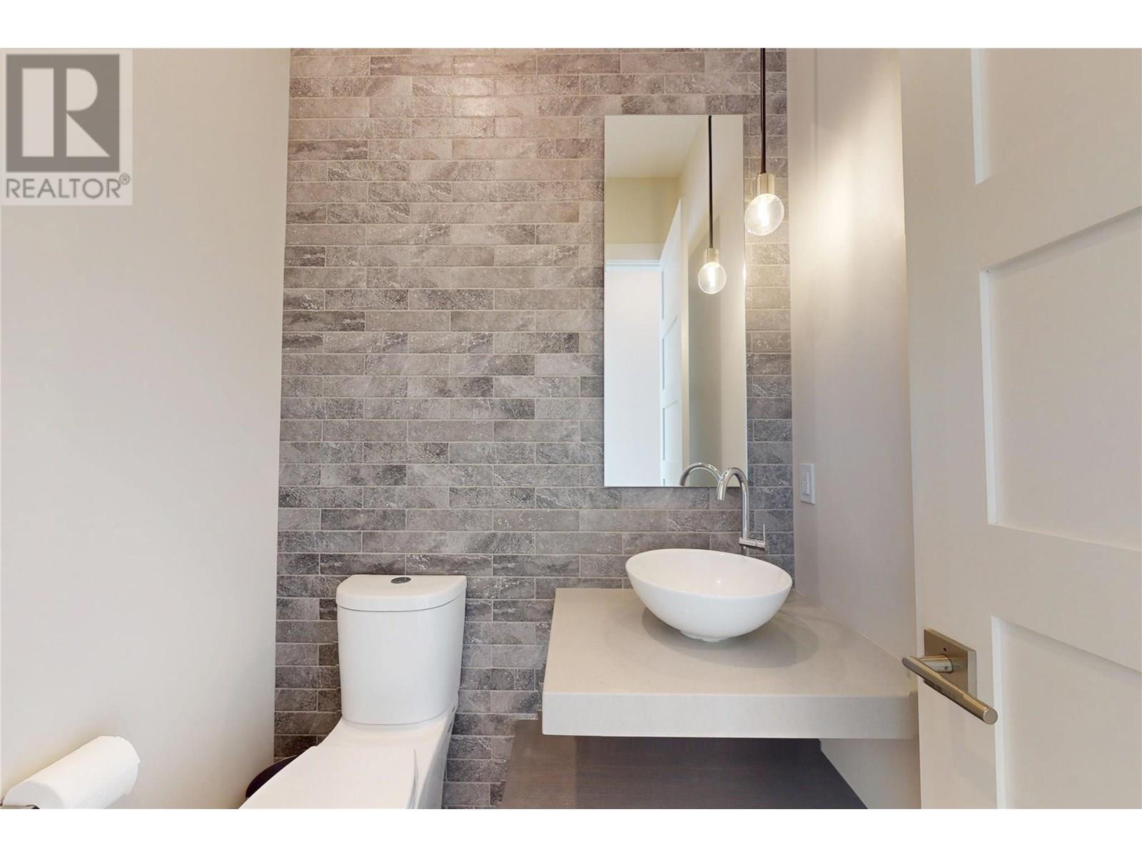2502 Hedgestone Drive, West Kelowna