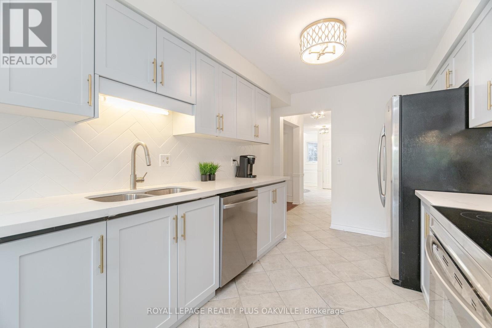 Photo 3 of 1294 Hammond Street, Burlington ON