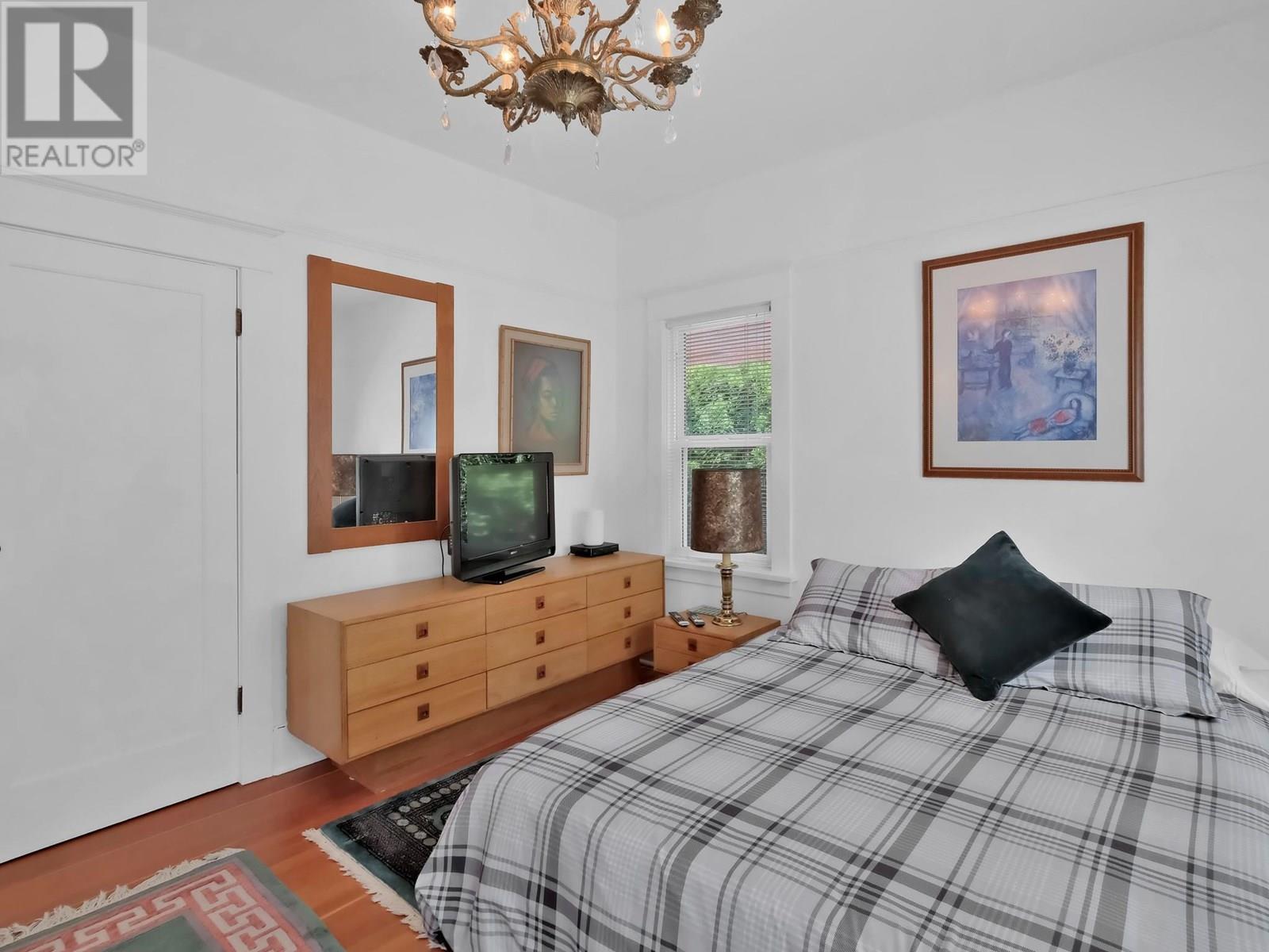  870 Bernard Avenue, Kelowna