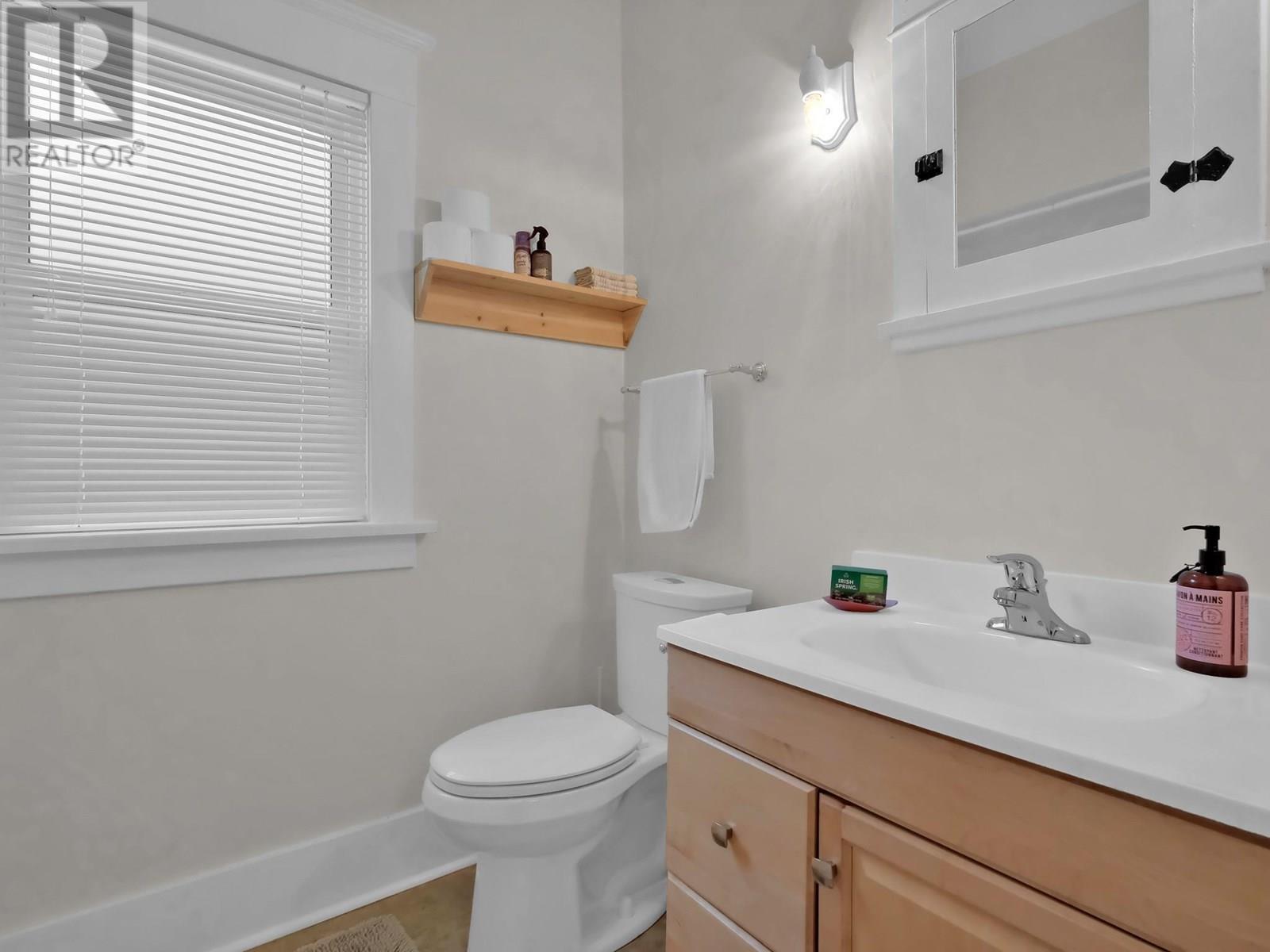  870 Bernard Avenue, Kelowna
