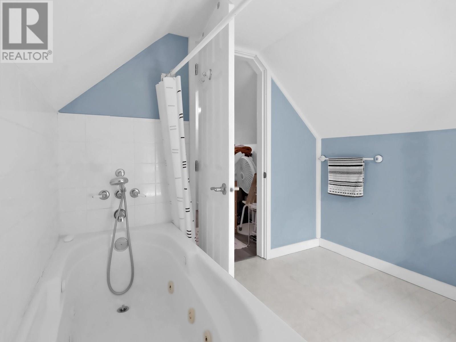  870 Bernard Avenue, Kelowna