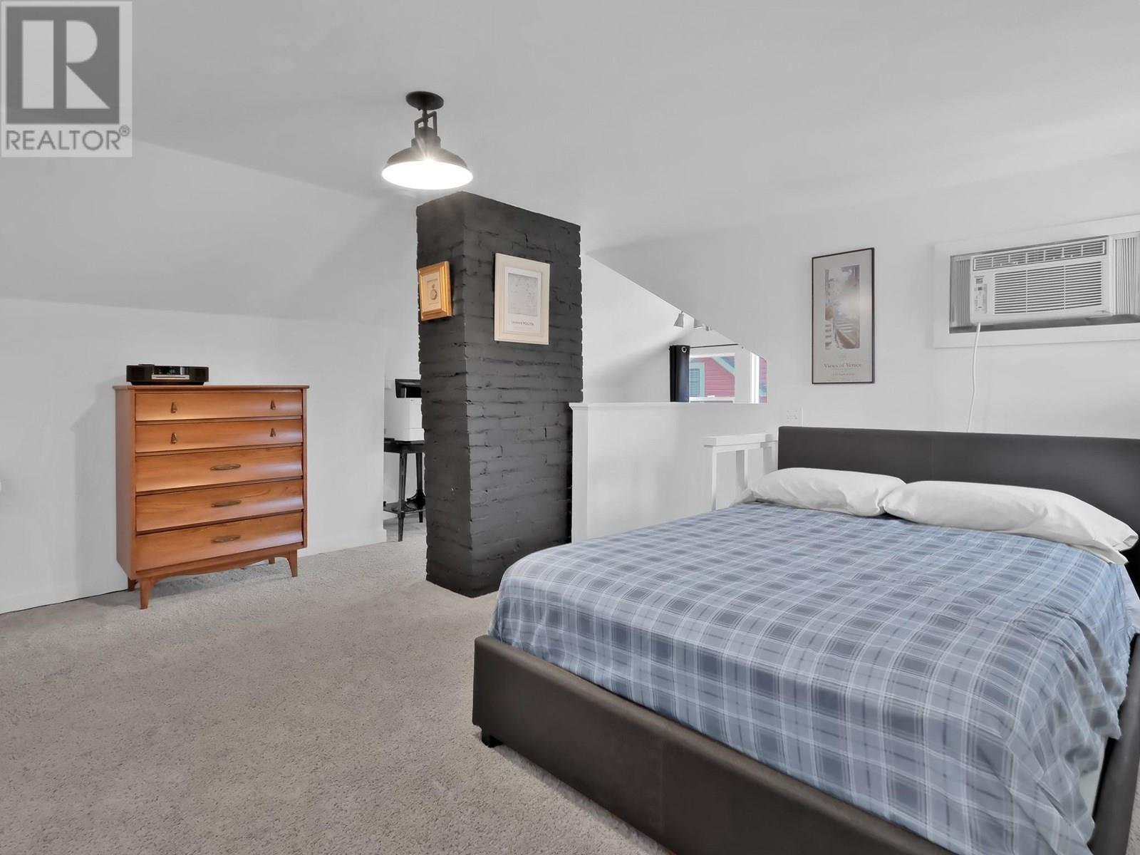  870 Bernard Avenue, Kelowna