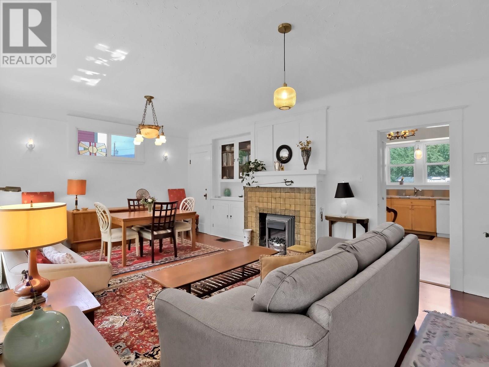  870 Bernard Avenue, Kelowna