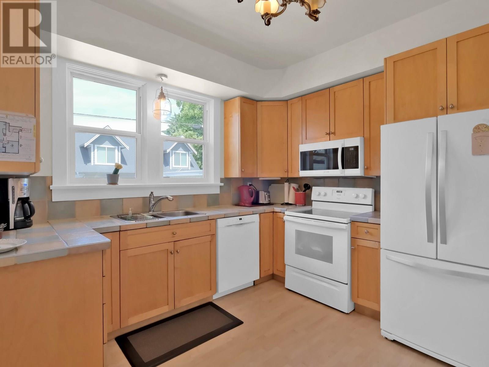  870 Bernard Avenue, Kelowna
