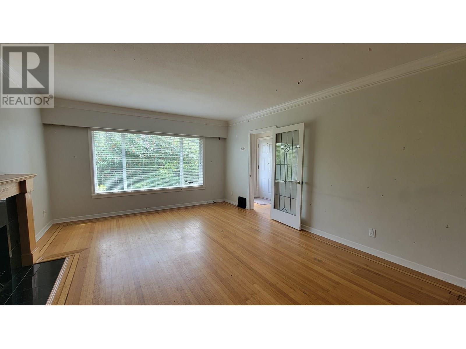 Photo 3 of 4661 Napier Street, Burnaby BC