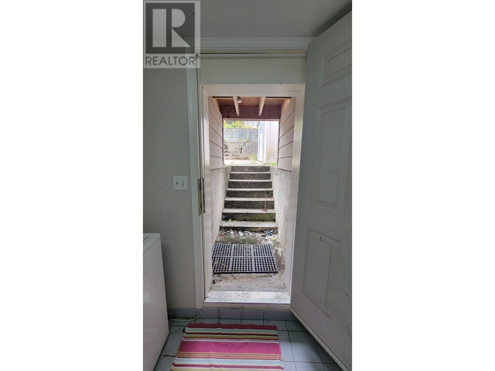 Photo 10 of 4661 Napier Street, Burnaby BC