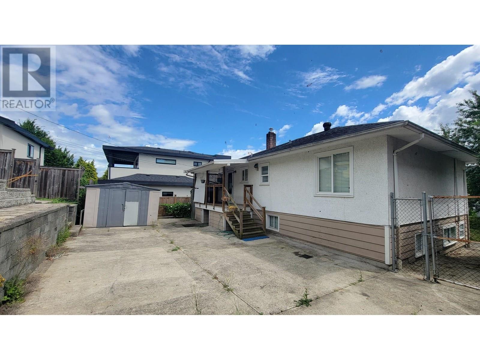 Photo 5 of 4661 Napier Street, Burnaby BC